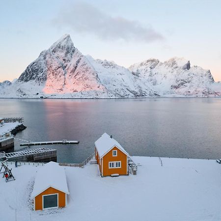 The Famous Yellow House Reine Esterno foto