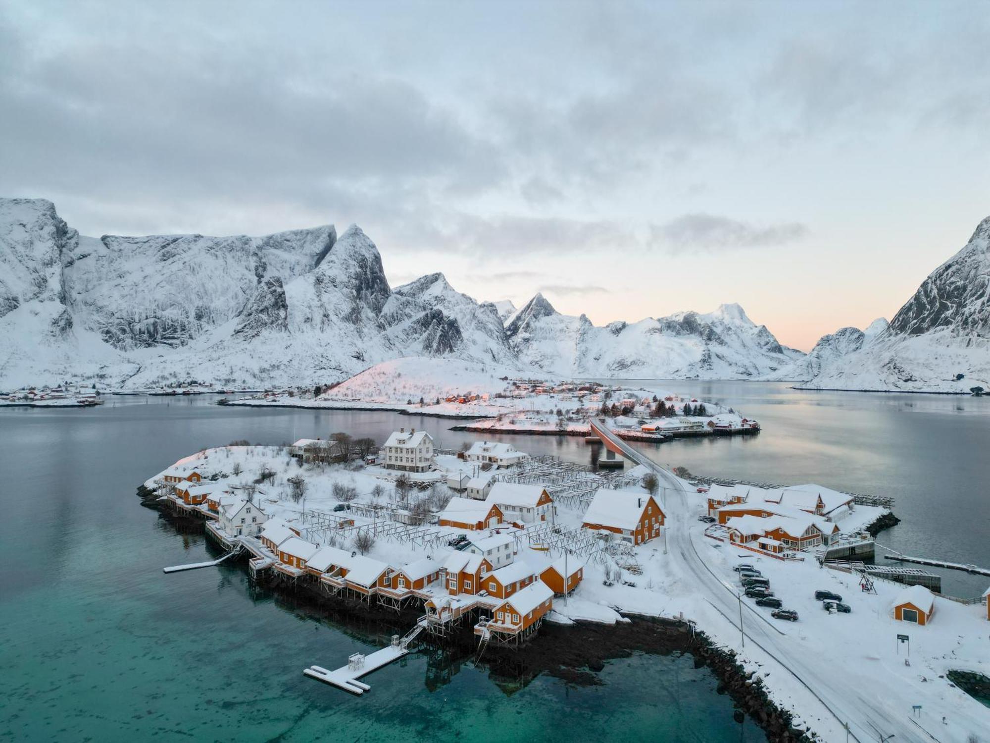 The Famous Yellow House Reine Esterno foto