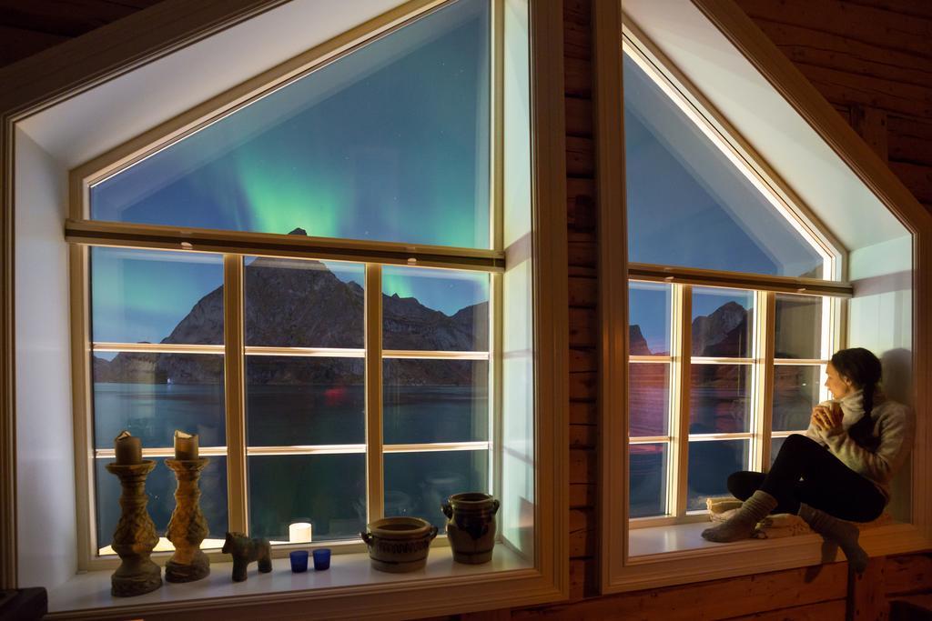 The Famous Yellow House Reine Esterno foto