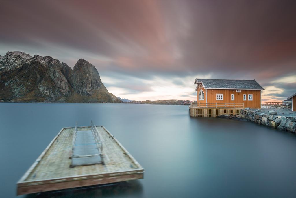 The Famous Yellow House Reine Esterno foto